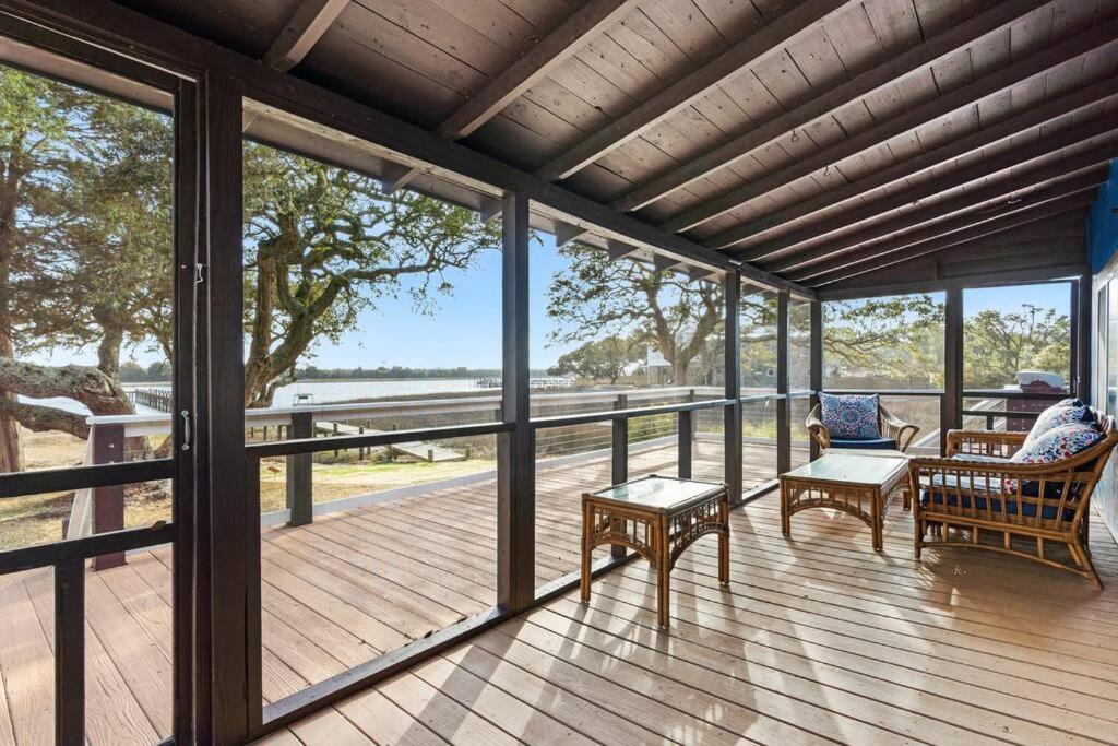 Вілла Dolphin Cove - Whole Waterfront House With Dock Ошен-Айл-Біч Екстер'єр фото